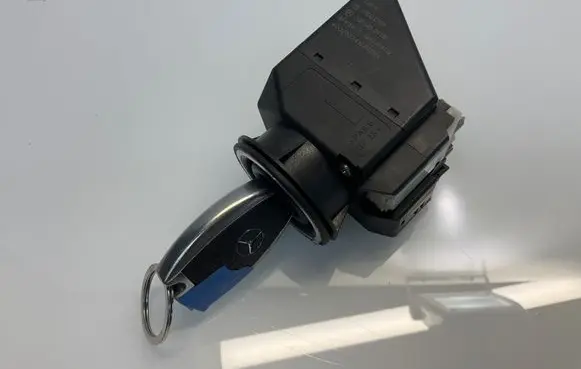 Mercedes-Benz E W210 Ignition lock 2085450108 7396 33000101