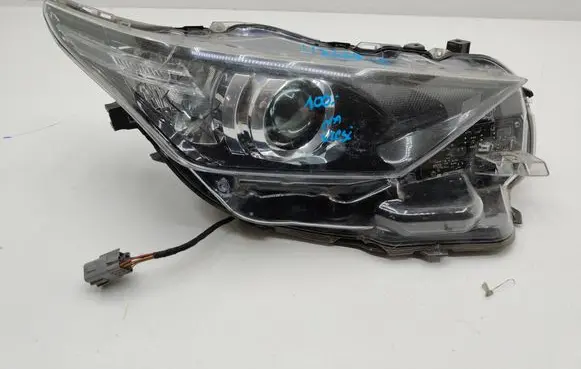 Toyota Auris E180 Headlight/headlamp 8111002K30