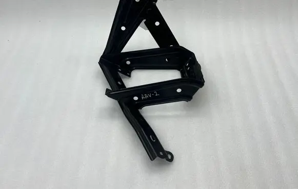 Toyota RAV 4 (XA40) Battery bracket 