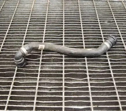 Engine coolant pipe/hose