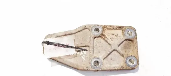 Toyota RAV 4 (XA30) Engine mounting bracket 42140