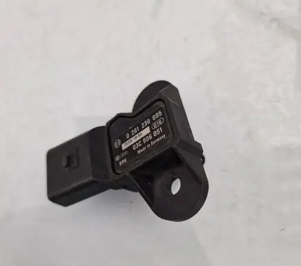 Volkswagen Golf V Air pressure sensor 0261230095 03C906051