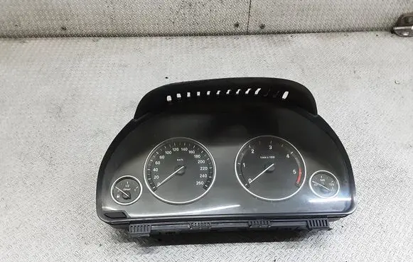 BMW 5 F10 F11 Speedometer (instrument cluster) 25811511 924934501 1520102