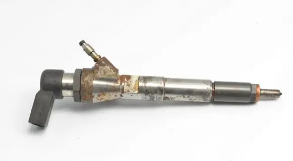 Nissan Qashqai Fuel injector 166006212R