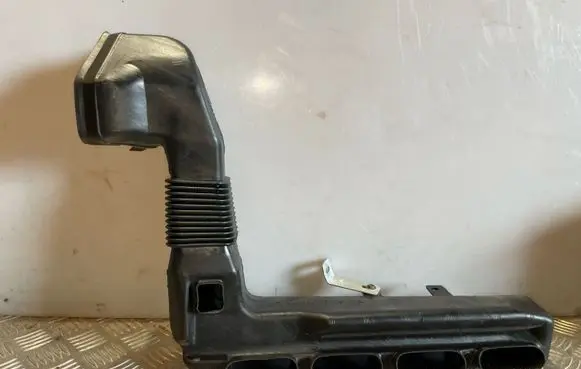 BMW 8 E31 Air intake duct part 64221908702