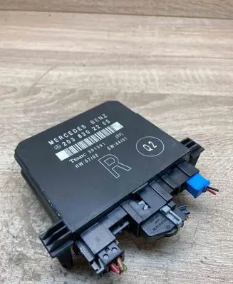 Mercedes-Benz C W203 Door control unit/module 2038202285 351391