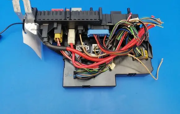 Mercedes-Benz C W204 Fuse module 2049060105 20490119602 2129024301