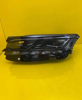 Volkswagen Touareg III Headlight/headlamp 761941081A