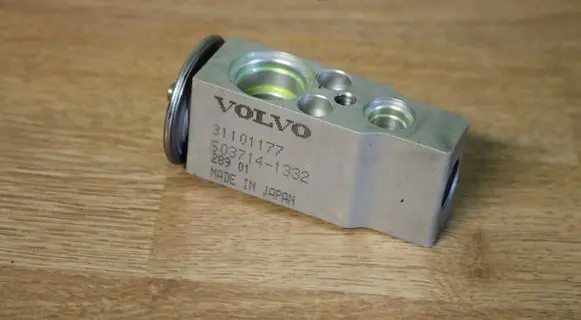 Volvo XC90 Air conditioning (A/C) expansion valve 31101177