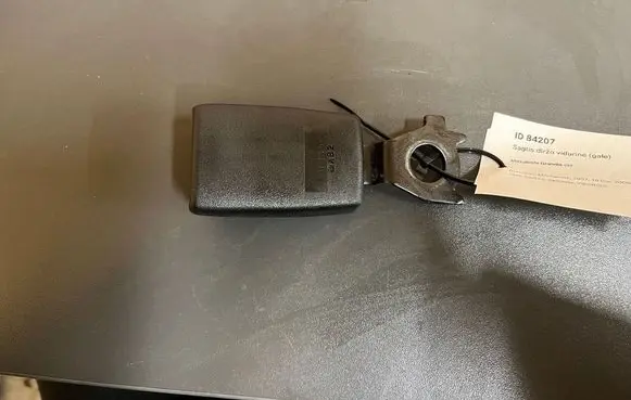 Mitsubishi Grandis Middle seatbelt buckle (rear) G3657 T3801