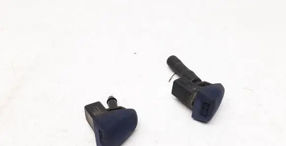Volvo V70 Windshield washer spray nozzle 30798027 30798028