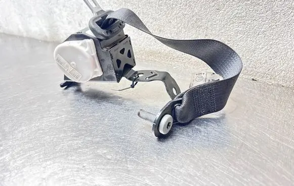 Opel Insignia A Rear seatbelt 13288436 30032015