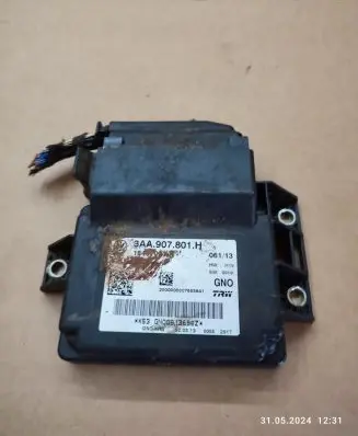 Volkswagen Tiguan Hand brake control module 3AA907801H
