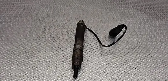 Volkswagen Golf III Fuel injector 028130201J