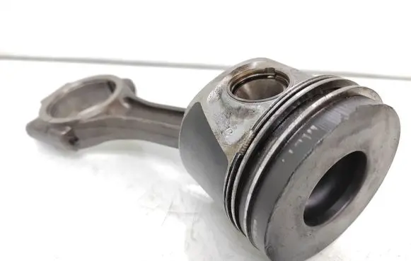 Mitsubishi Outlander Piston with connecting rod 301007 070246