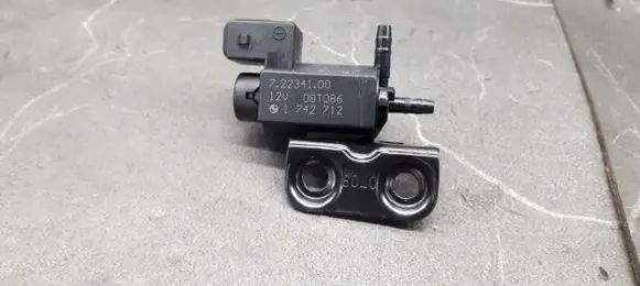 BMW 3 E90 E91 Camshaft position sensor 7792256