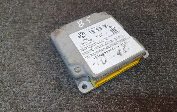 Volkswagen PASSAT B5 Airbag control unit/module 1J0909607