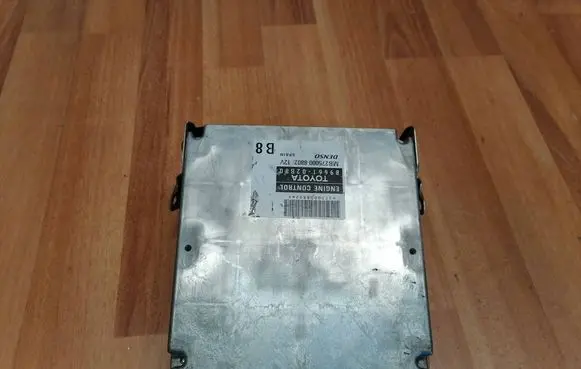 Toyota Corolla E120 E130 Engine control unit/module 8966102B80 2750008802 MB2750008802