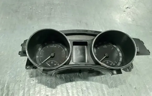 Skoda Superb B6 (3T) Speedometer (instrument cluster) 3T1920811L