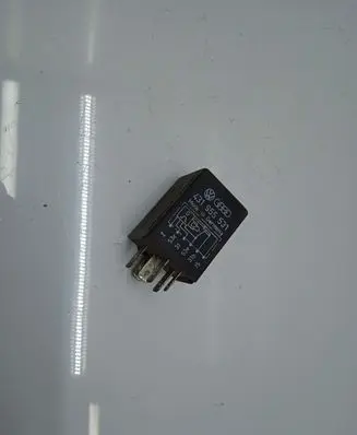 Volkswagen Golf III Window wiper relay 431955531