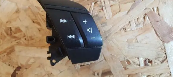 Volvo XC90 Steering wheel buttons/switches 8685484