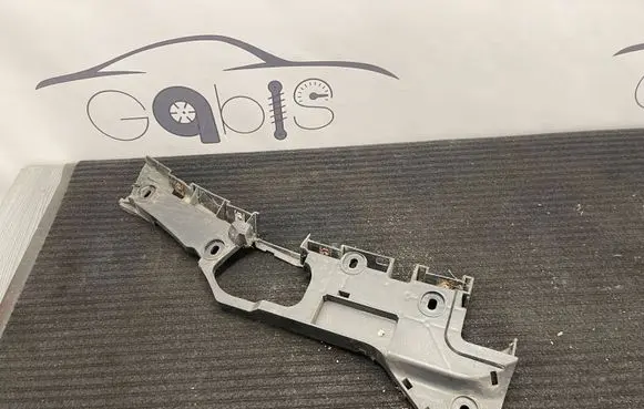 Smart ForTwo I Front bumper mounting bracket 0000915