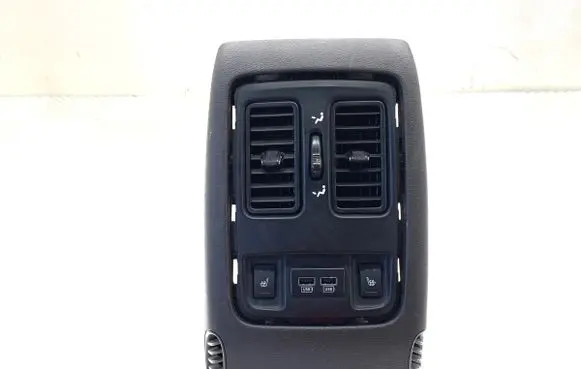Jeep Grand Cherokee Rear air vent grill 