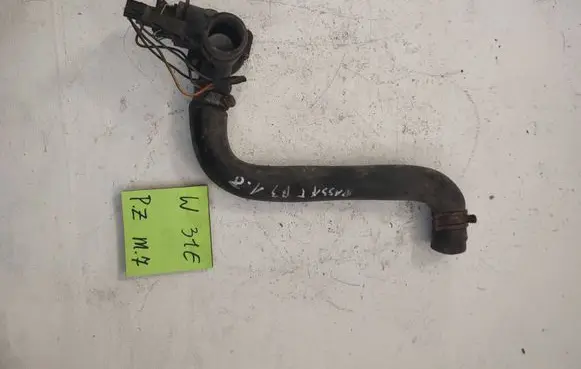 Volkswagen PASSAT B3 Intercooler hose/pipe 8974656546