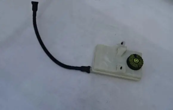 Citroen C4 III e-C4 Brake fluid reservoir 9680907780