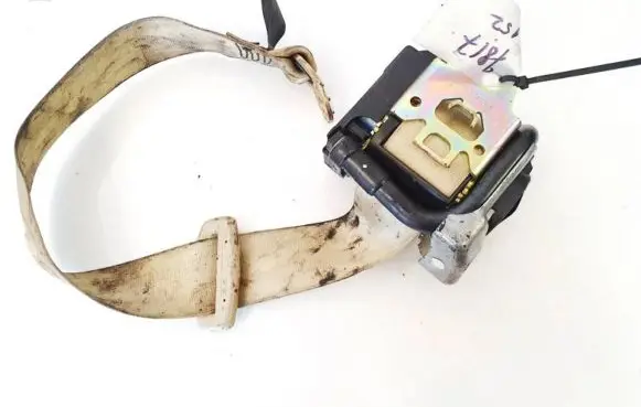Middle seatbelt (rear)