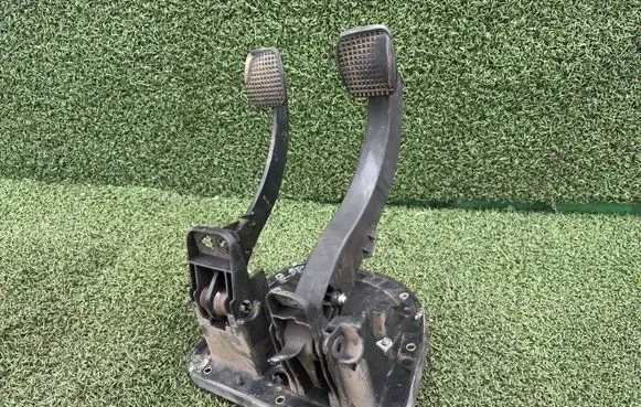 Iveco Daily 3rd gen Pedal assembly 500328764 500328766
