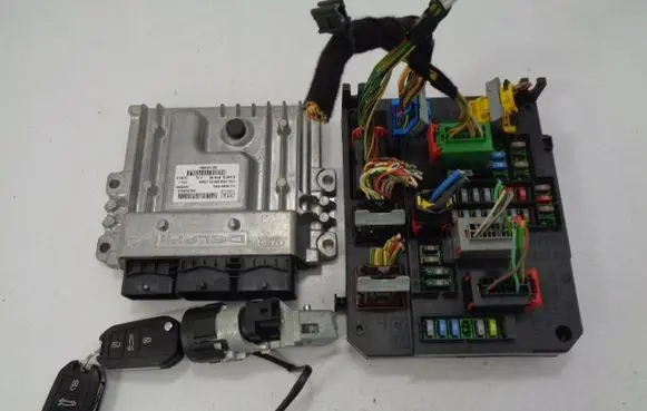 Peugeot 508 Engine ECU kit and lock set 9666912580 9677563880
