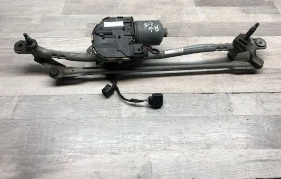 Front wiper linkage and motor