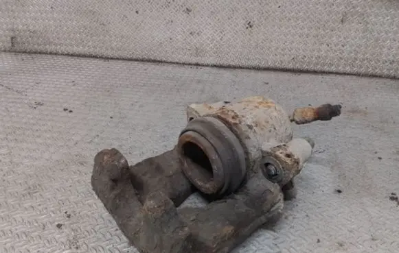 Volkswagen Golf IV Front brake caliper