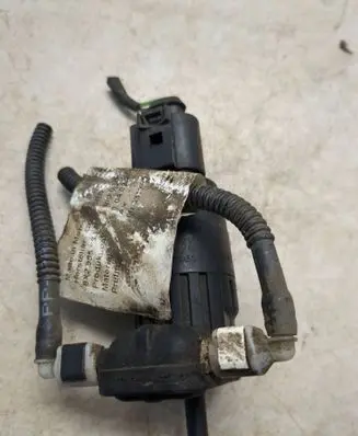 Audi A1 Windscreen/windshield washer pump 1K6955651