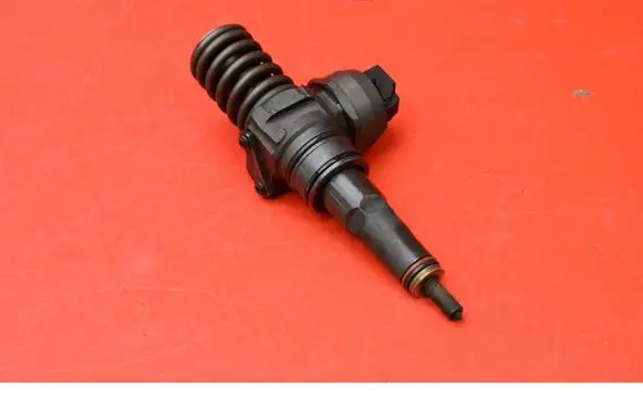 Volkswagen PASSAT B6 Fuel injector 038130073AG