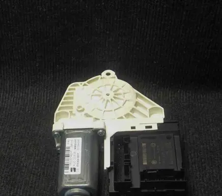 Seat Altea XL Front door window regulator motor 