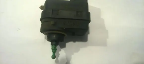 Renault Megane I Headlight level adjustment motor 7700840141