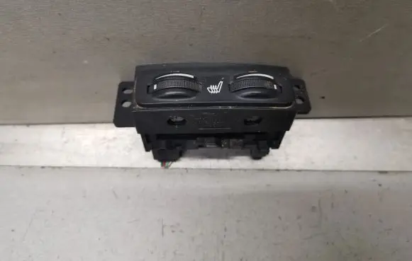 Toyota Avensis T250 Seat heating switch 453417