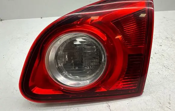 Tailgate rear/tail lights