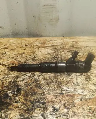 BMW 5 E60 E61 Fuel injector 7793836