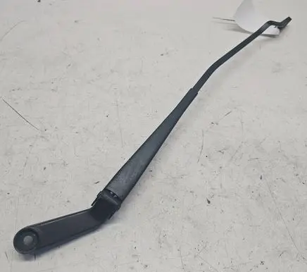 Front wiper blade arm