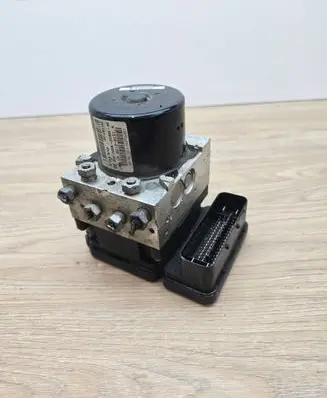 Volvo V70 ABS Pump 31261142 000404974D0 607922000FB