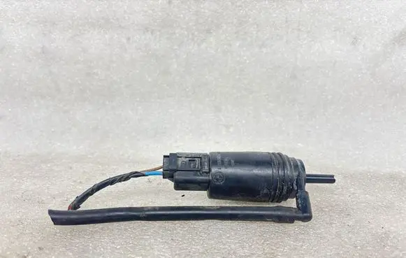 BMW 4 F32 F33 Windscreen/windshield washer pump 8364516