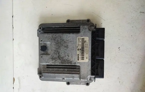 Opel Vivaro Engine control unit/module 237101754R 0281018497 237102011R