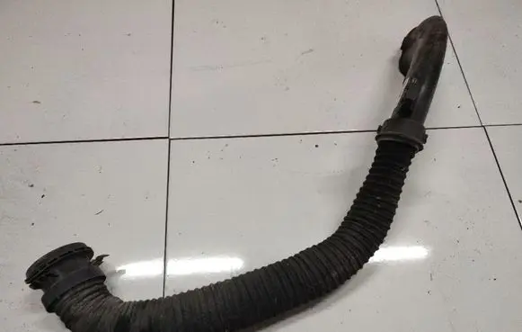 Air intake hose/pipe