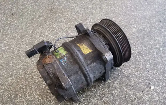 Volvo S40, V40 Air conditioning (A/C) compressor (pump) 30613408