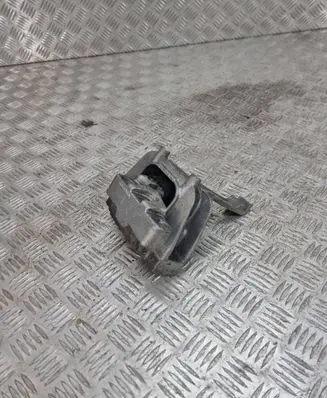 Volkswagen PASSAT B8 Engine mount bracket 3Q0199262