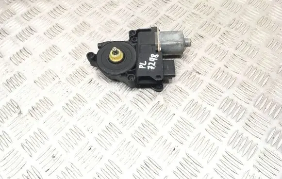Peugeot 308 Front door window regulator motor 9657247580 0130822369