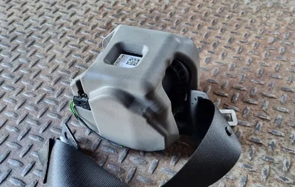 BMW 1 F40 Rear seatbelt 7456278